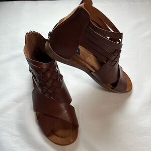 Natural Reflections Brown Fringe Sandals